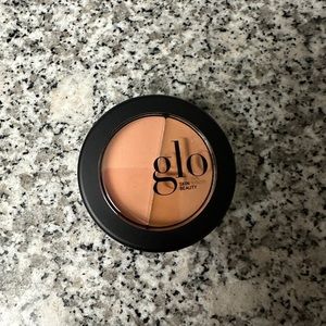 Brand new Glo under eye concealer in natural